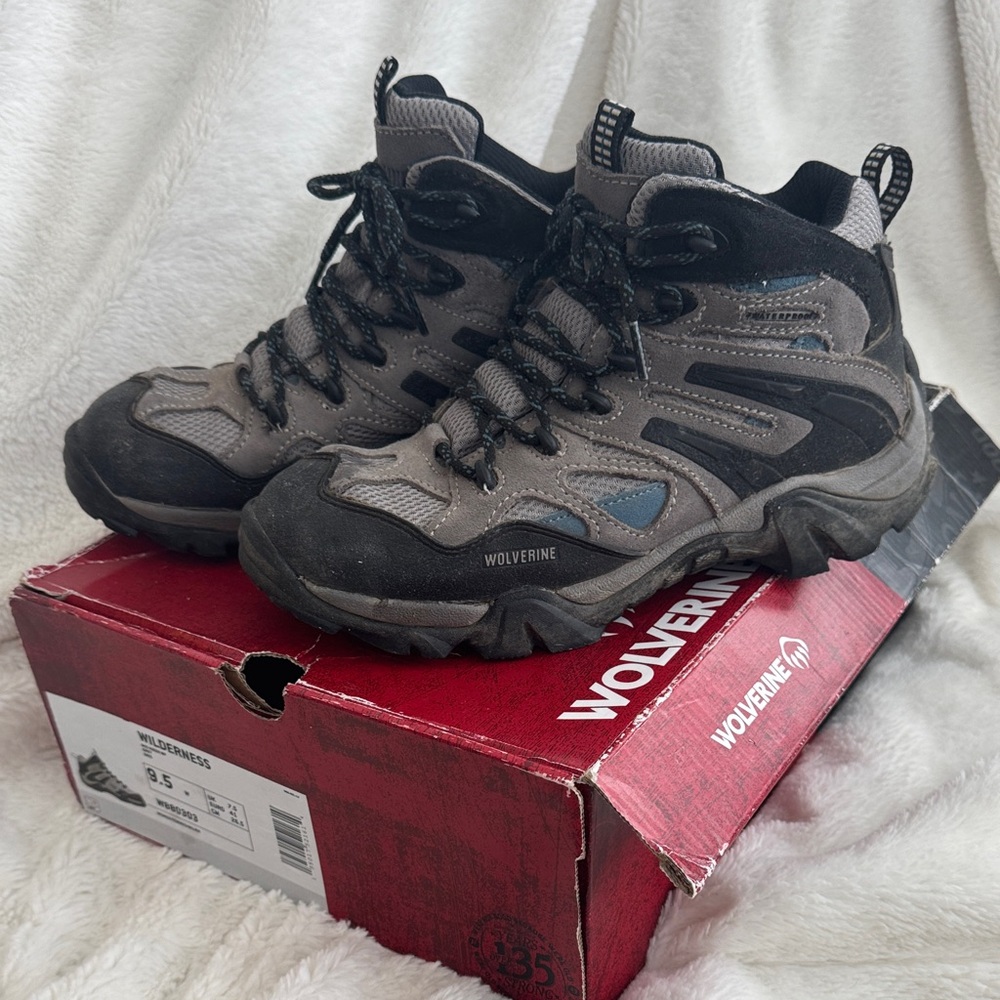 Women Wolverine Wilderness Waterproof Hiking Boot size 9 1/2 W